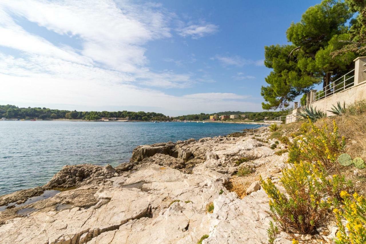 Apartments Tonka Near Beach And Sea Pula Exterior foto