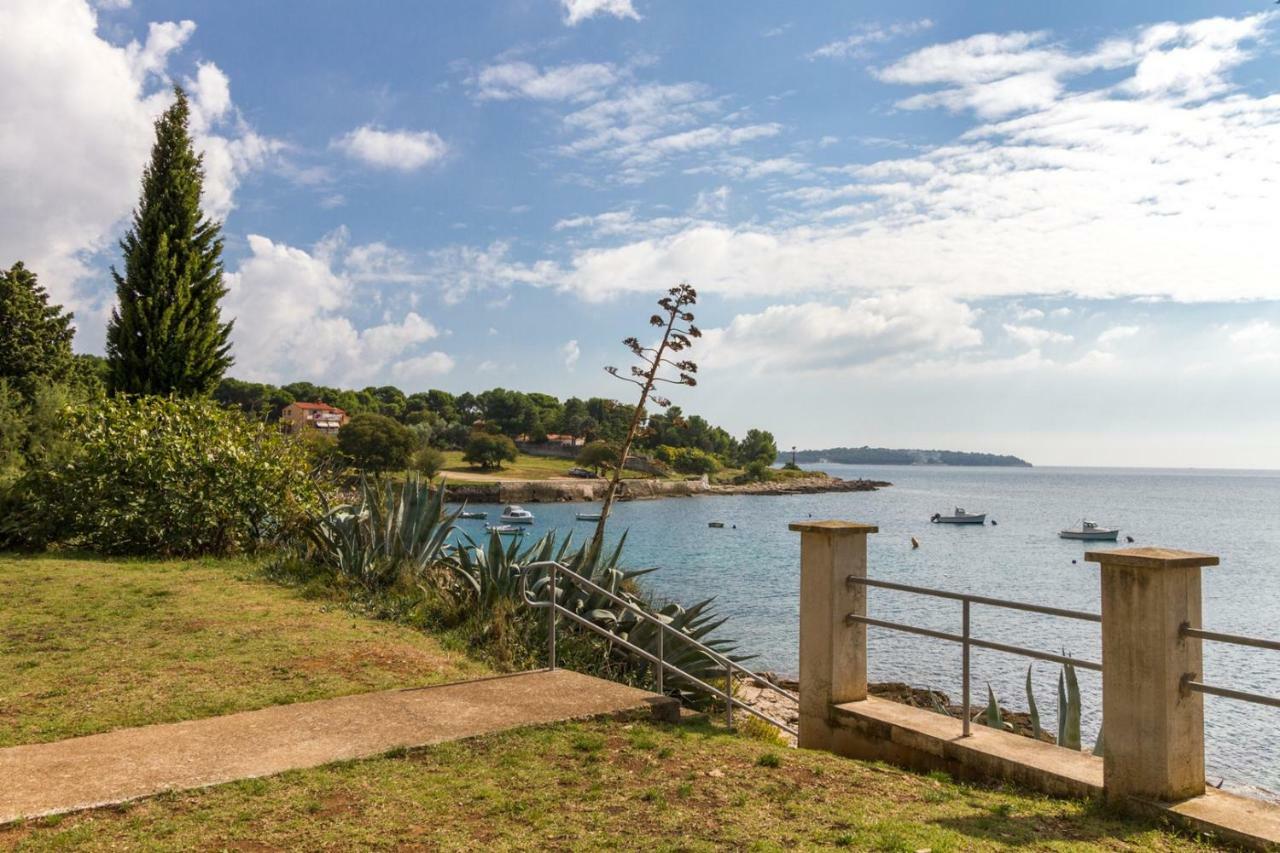 Apartments Tonka Near Beach And Sea Pula Exterior foto