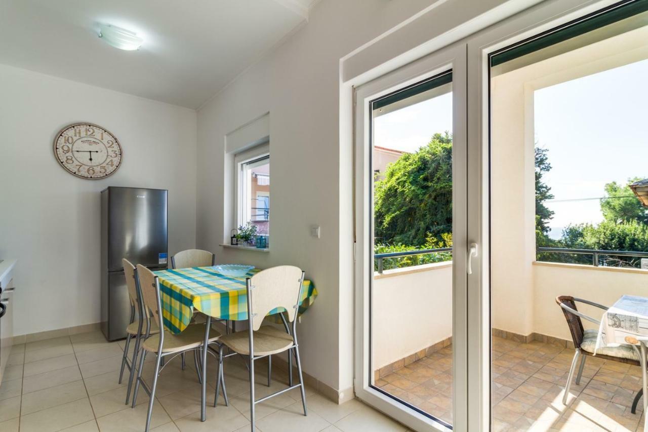 Apartments Tonka Near Beach And Sea Pula Exterior foto